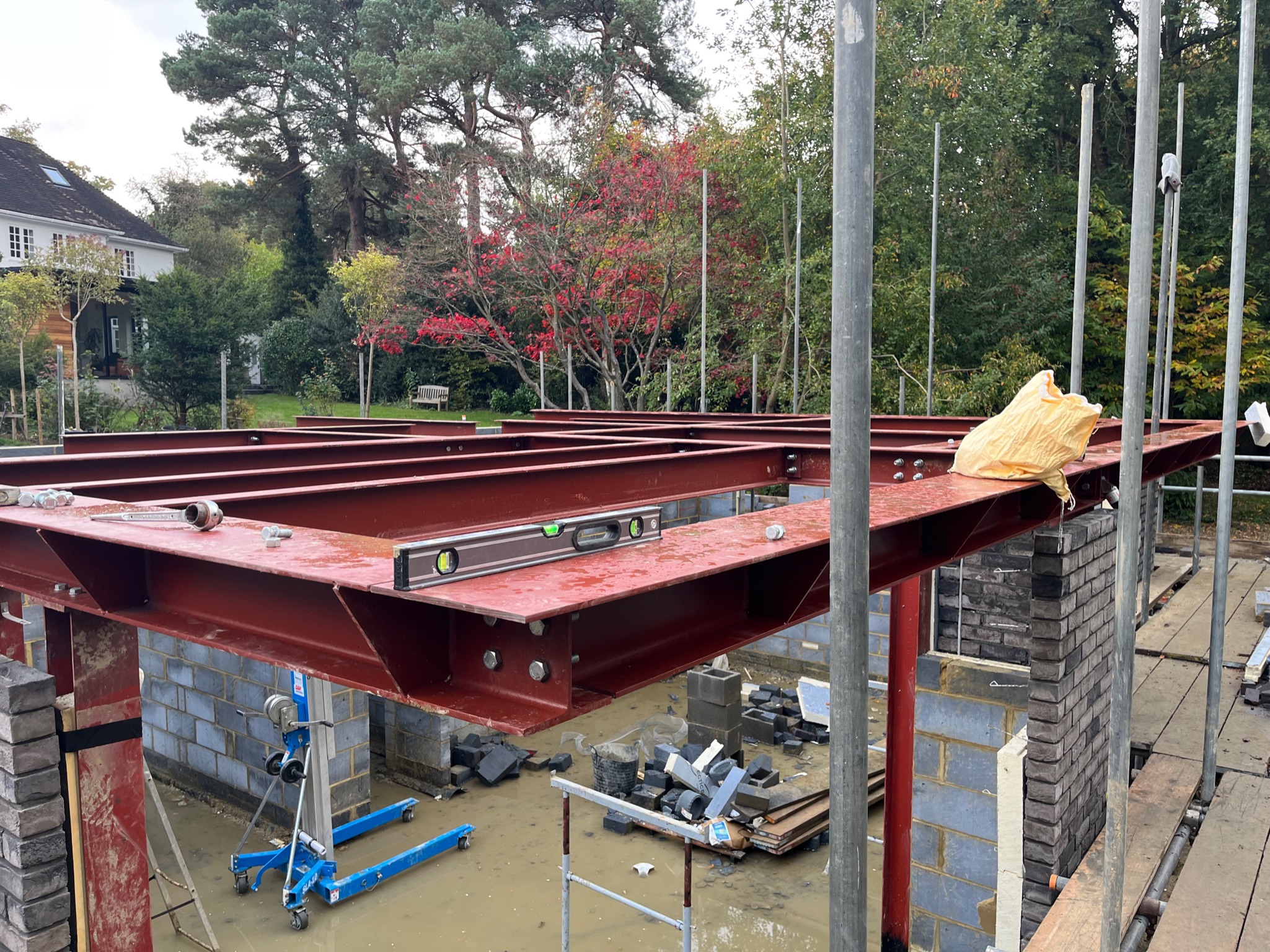 Cantilever steel detail