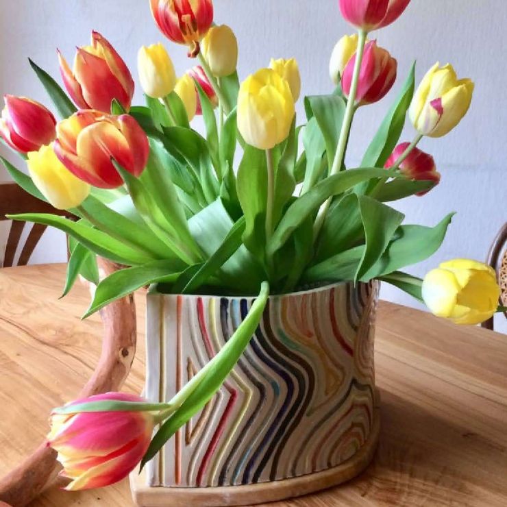 vaasbak "Sibylla" met tulpen