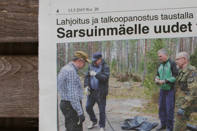 Sarsuinmäen toiselle tykkipatterille asennettiin Perkaus Oy:n lahjoittamat, St 1 Jouko Sipilän kunnostamat ja tervamaalilla maalaamat uudet riimut.