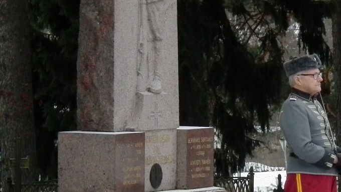Kunniavartiossa itsenäisyyspäivänä Pentti Ruottinen ja Arvo Partanen, kuva Juhani Kosonen