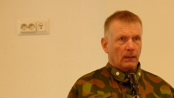 Yhdistyksen pj res majuri Esa Repo lausui tervehdyssanat. Kuva Juhani Kosonen