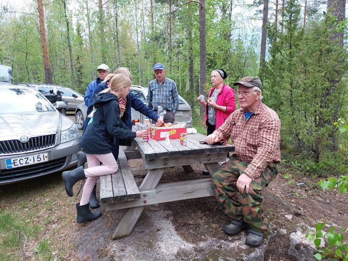 Tallkoiden lopuksi nautittiin talkookahvit.  KUVA Ilkka Partanen