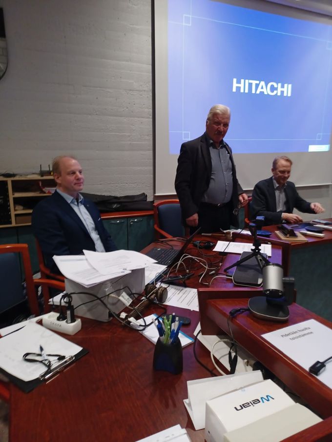 Suur-Savon reserviupseeripiirin syyskokous pidettiin Sulkavalla 22.11.21. Puhetta johti Sulkavan reserviupseerien pj Risto Päykkönen ja sihteerinä toimi toiminnanjohtaja Harri Skopa. Oikealla Suur-Savon reserviupseeripiirin puheenjohtaja Jussi Saarinen. Kuva Markku Tuominen.