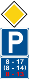 Parkeringsskylt med huvudskylt och tider