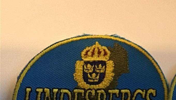 Lindesberg variant med svart bård på texten