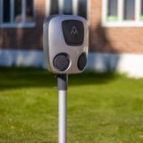 charge-amps-aura-laddstolpe-2