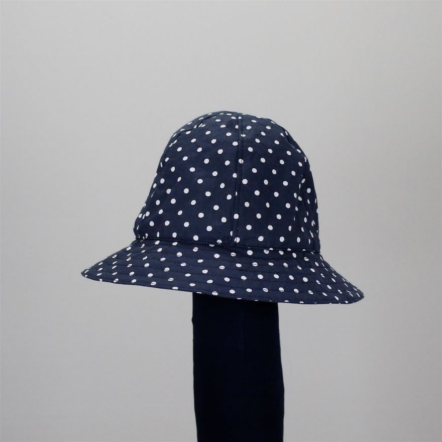 Fodrad solhatt i stl 54 195:-