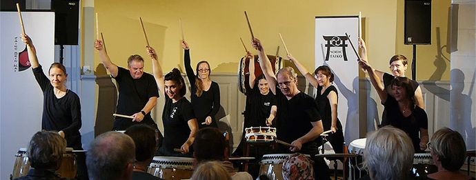 Gemensamt taiko framträdande