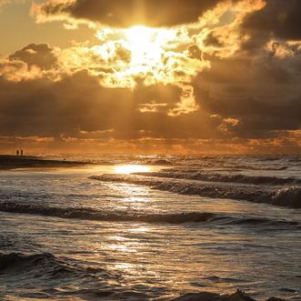 Zonsondergang met vissers augustus