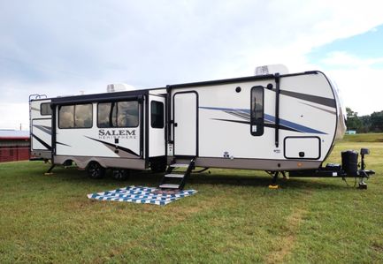 Salem Hemisphere Camper Side View