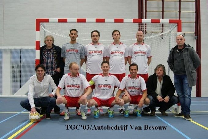 Wil Zwegers, Dirk Peeters, Rob van den Hout, Koen van Geel, Thijs van de Lisdonk, Pieter Eurlings
John van Amelsfoort, Wouter van Gorp, Koen Weijters, Rob Wevers, May van Amelsfoort