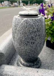 Urns