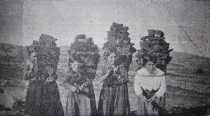 4 Ladies carrying peat.