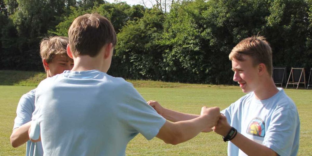 Sådan ser en holddanmarksrekord ud. Simon Førby, Simon Strømgaard og Martin Bakmann fra Thy Bueskyttelaug Sådan ser en holddanmarksrekord ud. Simon Førby, Simon Strømgaard og Martin Bakmann fra Thy Bueskyttelaug