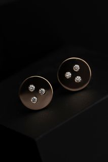 Earrings in yellow gold