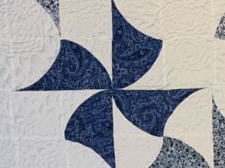 Udsnit af Blue flower- syet til virtuel udstilling 2020