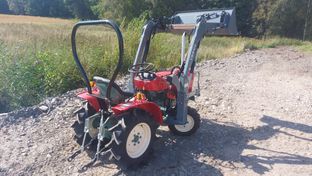 Minitraktor-kompakttraktor-ym1510-9-2024