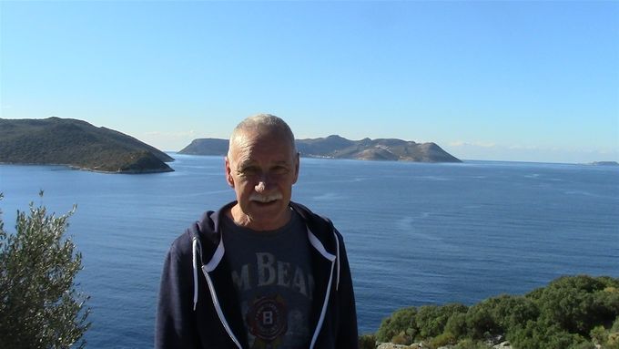 Dodgy geezer with the Greek island of Meis in the distance