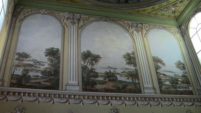 The Harem - stunning art of the walls