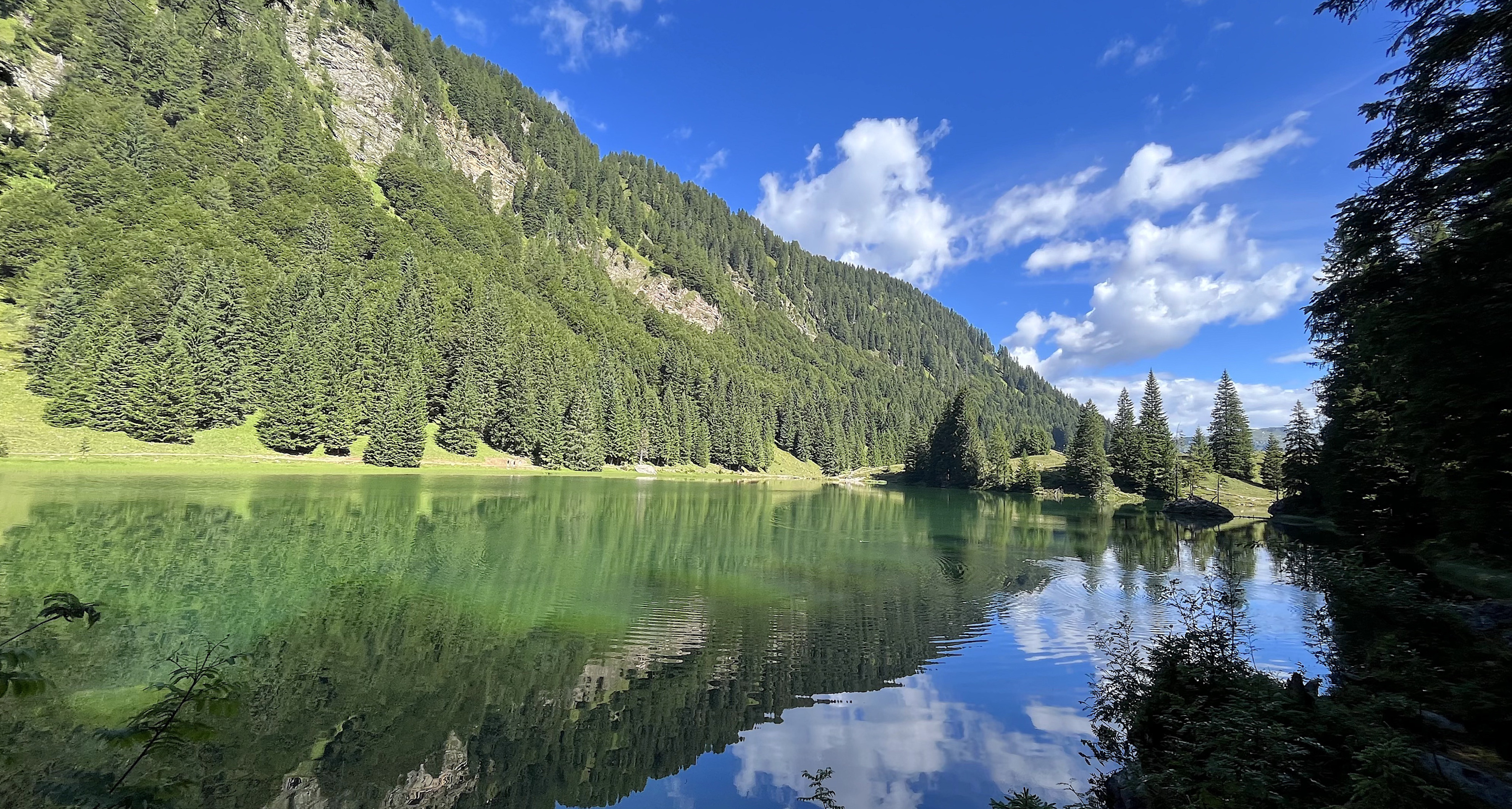 Veduta del lago di Valagola