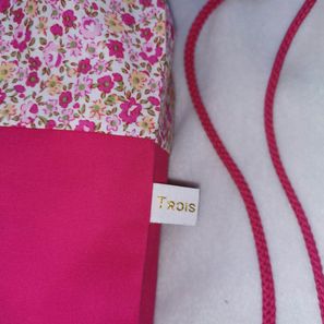 Tissu "fleurs roses"