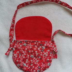 Sac à main fillette rouge 22€