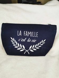 Pochette "la famille c'est la vie" 12€