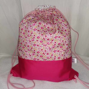 Tissu "fleurs roses"