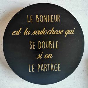 Plateau noir, texte doré 30€