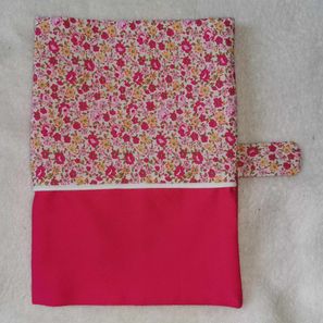 Protège carnet de santé "fleurs roses" 20€