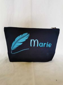 Pochette grand format "plume" 15€