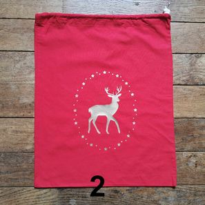 Sac cadeau rouge "Cerf doré" 13€