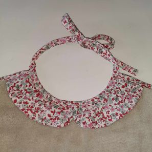 Serviette "pétales roses" à manches 14€ 6-18 mois