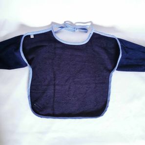 Serviette "rayures bleues" à manches 24-36 mois 14€