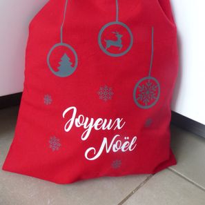 Sac cadeau rouge "boules et flocons" 10€