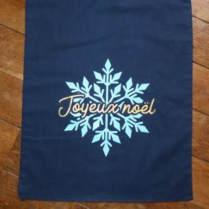 Sac cadeau marine "joyeux Noël" 13€