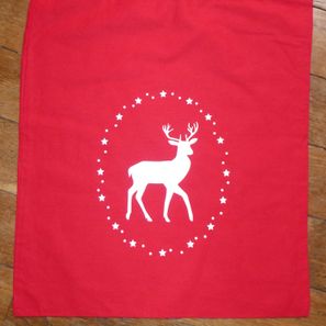 Sac cadeau rouge "cerf blanc" 13€