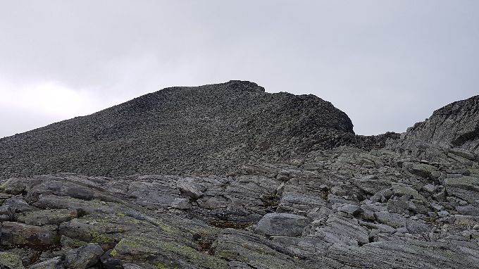 Egga mot Flosteinnibba. Den var grei å gå på delvis vegetasjon. Ingen sti.