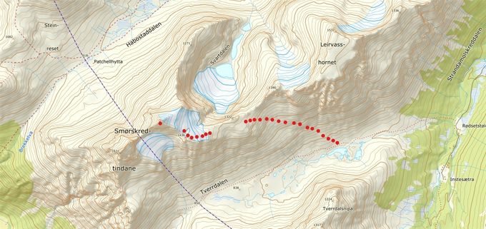 ©KARTVERKET . Prikkene har jeg satt inn for å vise omtrentlig rute. Siste prikk viser toppen.