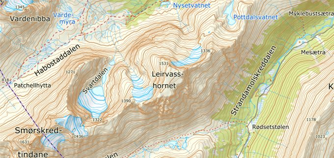©KARTVERKET. Kvitegga som er her deler nok navn med 2 andre mer kjente fjell i Sunnmørsalpene, som ikke ligger særlig langt unna.