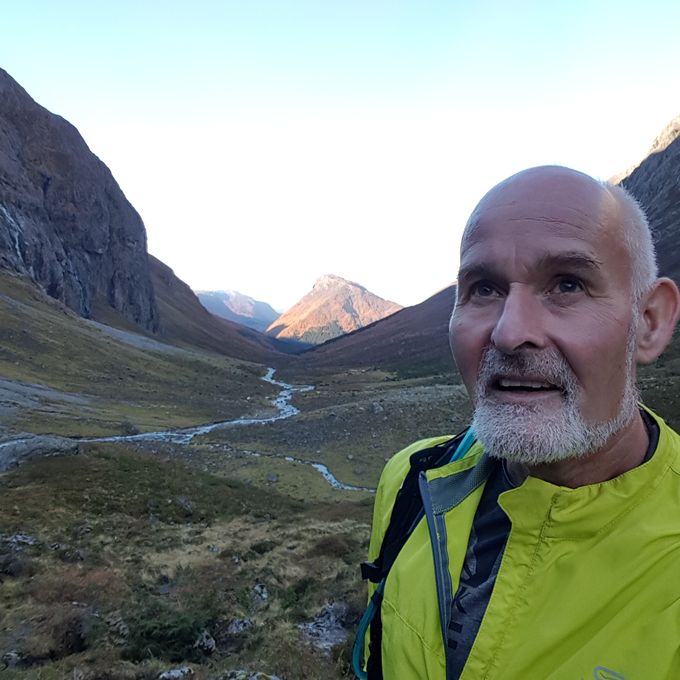 Tilbakeblikk ned Brunstaddalen  med Dravlausnykjen eller Dravlausegga midt i bakgrunn
