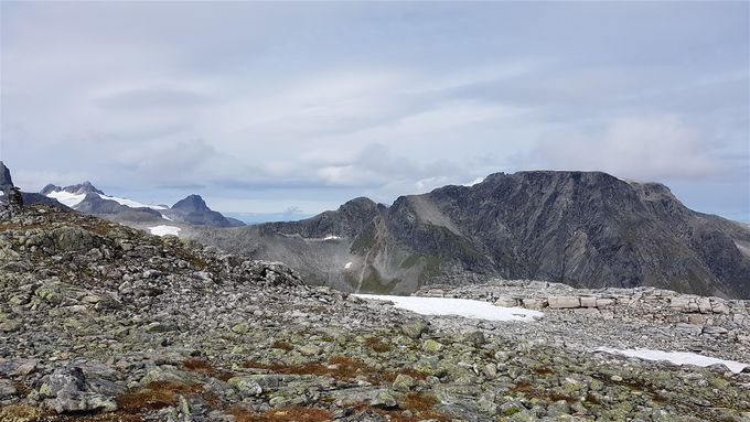 Utsikt mot nordøst med Leirvasshornet