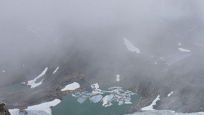 Gullmorbreen på nordsiden av fjellet