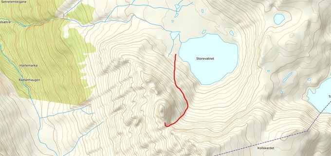 ©KARTVERKET.  Omtrentlig veivalg fra Storevannet og opp til skaret før toppen er påført. Å gå langs vannet og opp rasråsa mot skaret virket vanskelig