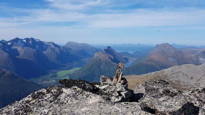 Toppvarden med Dravlausegga rett bak