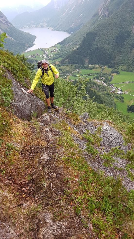 Bratt oppover fjellsiden