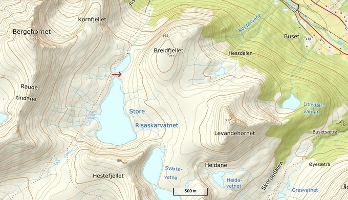 ©KARTVERKET  Pil viser hvor en krysser for å komme over Risaskarvatnet