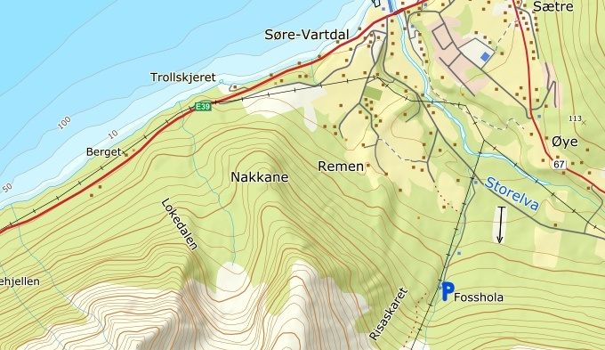 ©KARTVERKET . P er satt ved parkeringsplass ved kraftstasjon