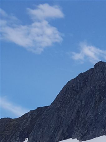 Veien ned fra Grøthornet sett fra Skålaskaret (skaret mellom Grøthornet og Liahornet. Dette var bratt og veien ned og opp måtte legges ett godt stykke fra egga. Mot høyre side