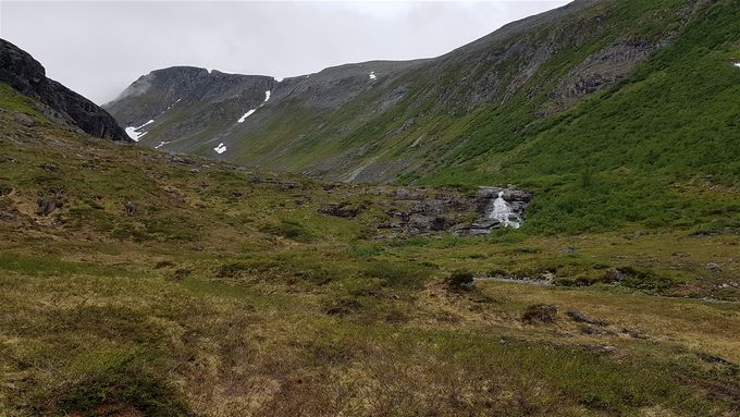 Utsikt Åndalen med en del av Saurdalsnibba til venstre
